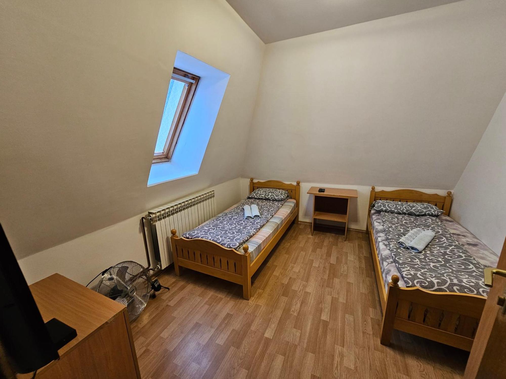 Aleks Sobe Hotel Banja Koviljača Екстериор снимка